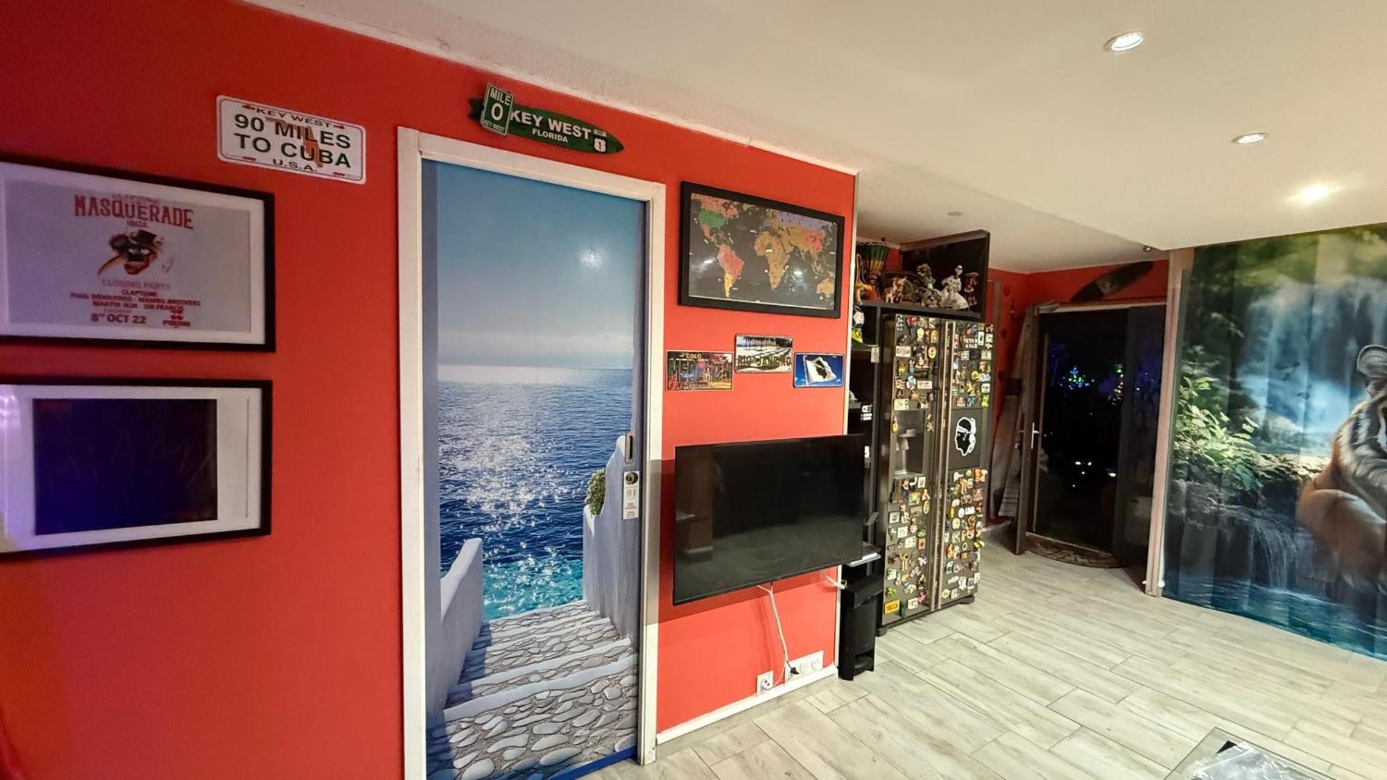 De Gamme - 45m2 Refait A Neuf En Juin 2024 Avec Tres Grande Piscine Chauffee *
